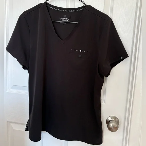 Beyond Scrubs Set - Women’s Black V-Neck Scrub Top Large and Drawstring Pant Med - Picture 7 of 12